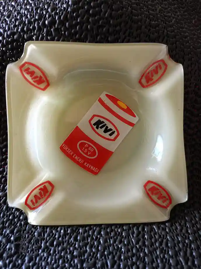 Ki̇vi̇ reklamli cam küllük. 70 - 80 nadi̇r kusursuz.