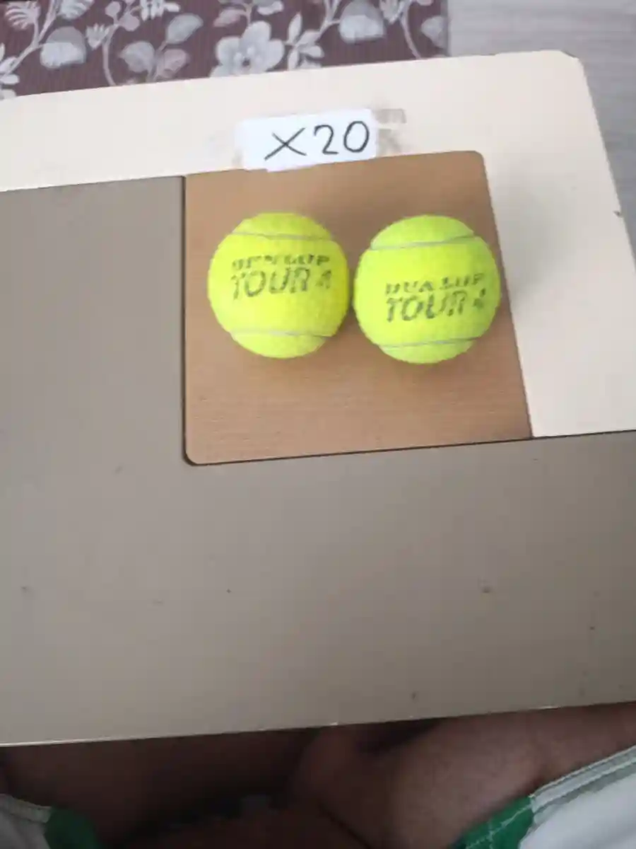 Sarı tenis topu seti
