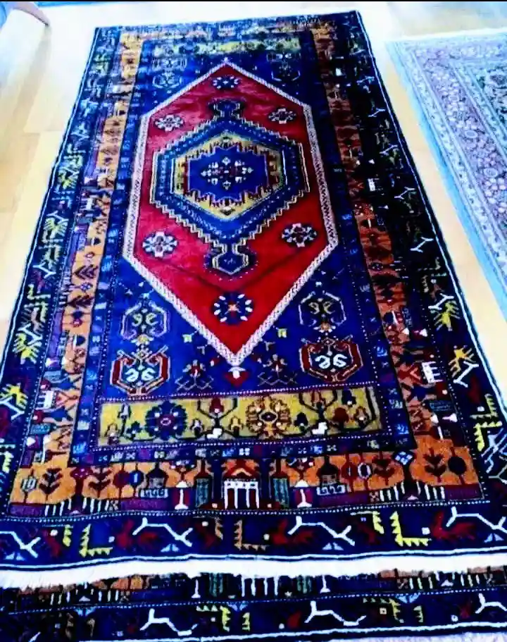 Desenli bordo çift yahyalı halı