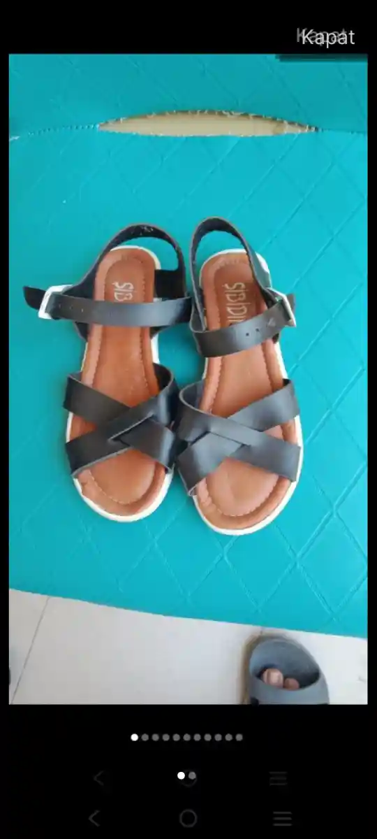 Siyah kadın sandal