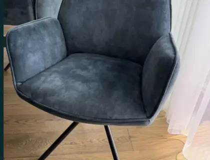Gri kumaşlı modern koltuk
