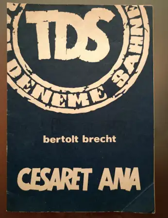Tds tepebaşi deneme sahnesi̇ - cesaret ana - oyun bröşürü. 1977 nadi̇r.