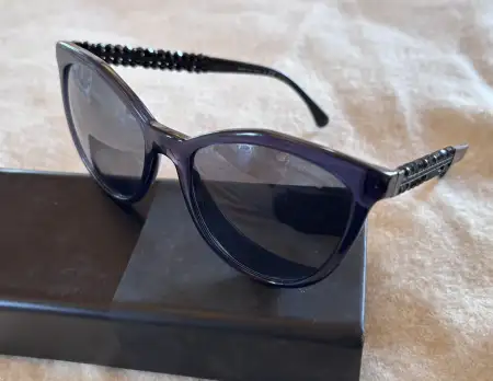 Orijinal chanel güneş gözlüğü. kristal i̇şlemeli. vendome mavisi.