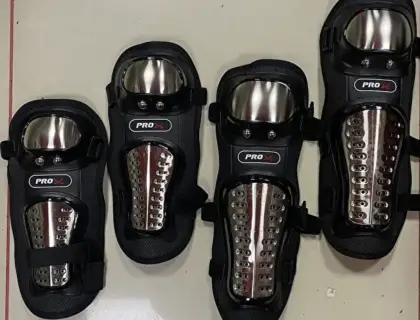 Koruyucu motosiklet dizlik takımı