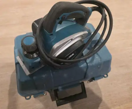Mavi elektrikli planlama makinesi