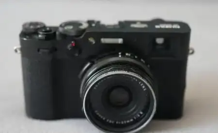 Fujifilm x100 dijital fotoğraf makinesi