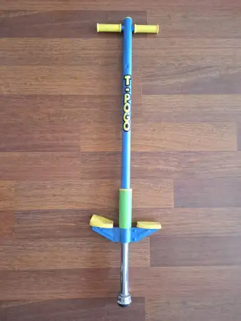 T-pogo pogo stick zıplama çubuğu zıp zıp oyuncak