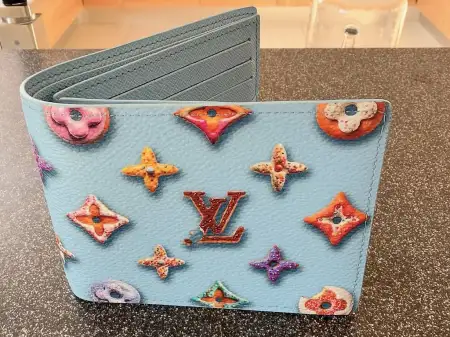 Renkli desenli louis vuitton cüzdan