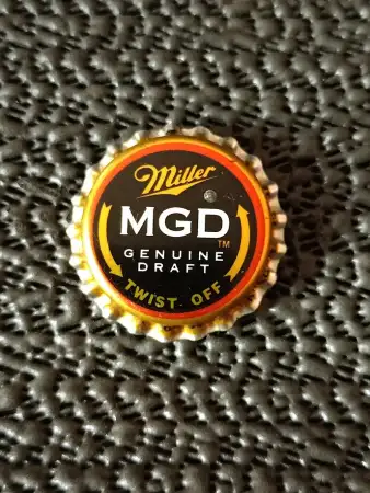 Miller mgd i̇çecek kapaği formunda pi̇lli̇, işikli yaka rozeti̇.