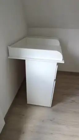 Alt değiştirme masalı çekmeceli komodin ilan görseli