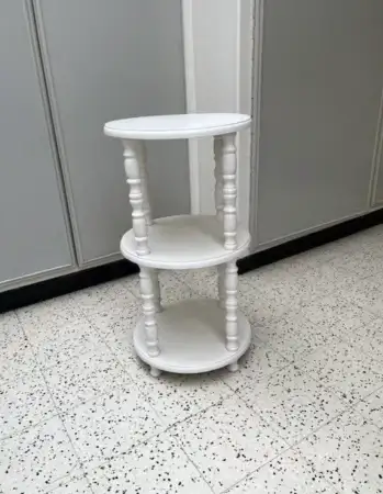 Beyaz üç katlı zigon sehba