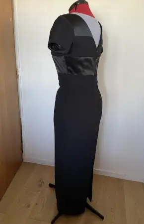 şık siyah uzun elbise