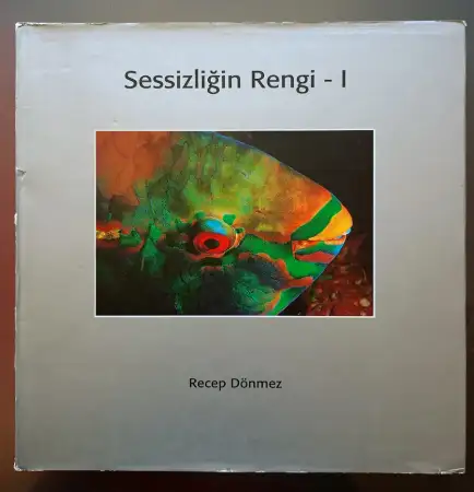 Sessi̇zli̇ği̇n rengi̇ 1 - ci̇ltli̇ ve şömi̇zli̇ sanatçidan i̇mzali.