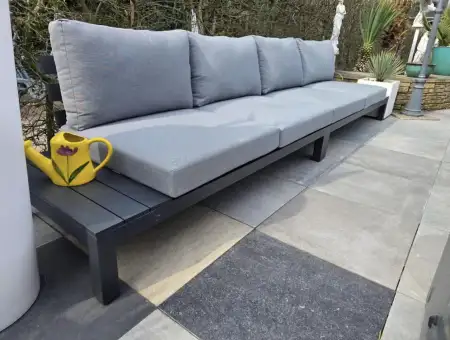 Yeni gibi iki adet bahçe bankı. ilan görseli