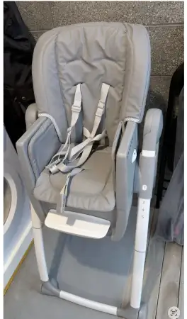 Gri yüksek mama sandalye