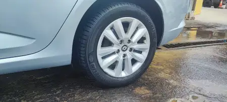 Araç lastigi istedgin ebatta ilan görseli