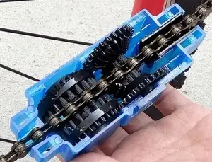 Motosiklet zincir temizleme fırçası