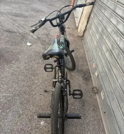 Siyah bmx bisiklet