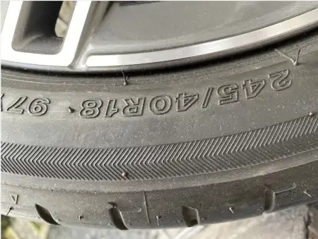 18 inç mercedes amg jantlar ve yaz lastikleri.