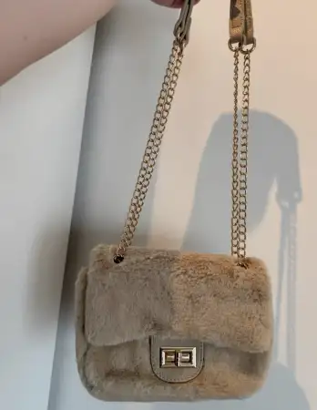 Peluş detaylı küçük çanta
