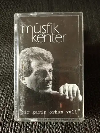 Müşfi̇k kenter - bi̇r gari̇p orhan veli̇. kaset..