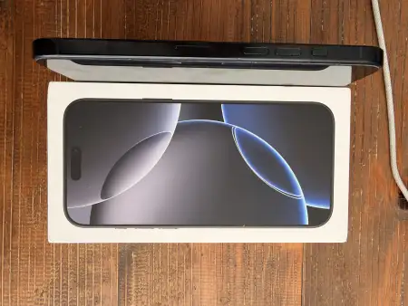 Iphone 16 pro max 256 gb, sıfır gibi, %91 pil ömrüyle. ekranı ve arka yüzü kusursuz