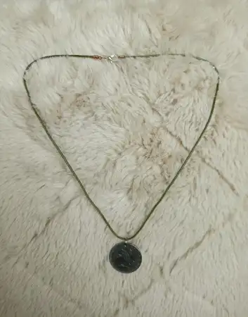 Eski̇ metal 5li̇ra para kolye ,el yapimi, koleksi̇yonluk, kullanima uygun sifir.