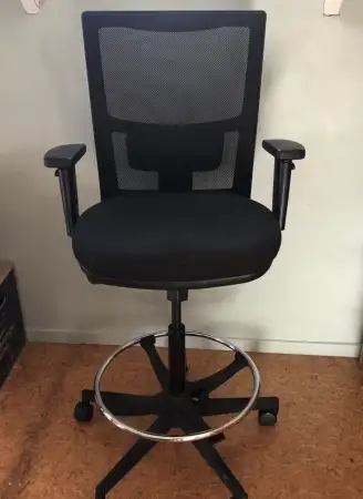 Yüksek ayaklı ofis koltugu