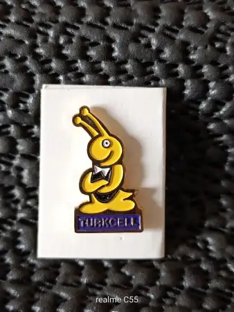 Turkcell pin rozet. çok temi̇z kusursuz.