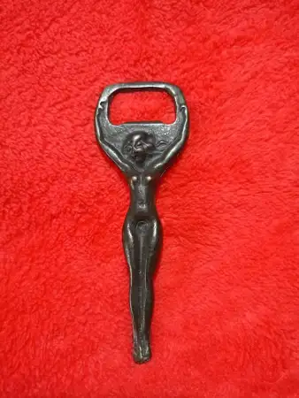 Nü bayan formunda bronz döküm açacak. vintage üründür.