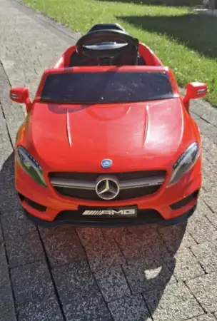 Kırmızı çocuk elektrikli araba