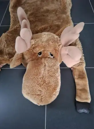 Peluş ren geyiği halı ilan görseli