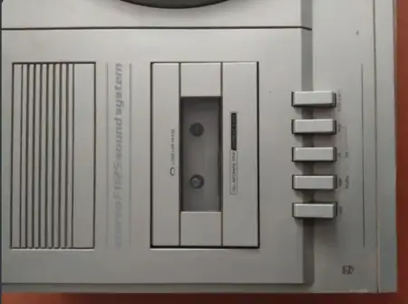 Retro kaset çalar ses sistemi ilan görseli