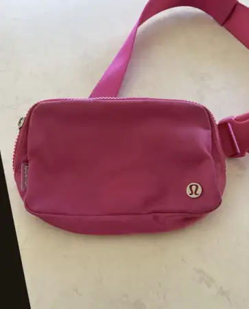Pembe renkli bel çantası ilan görseli