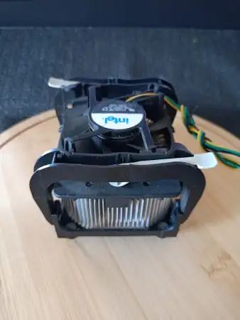 Intel c91249-002 socket 478 fan ve soğutucu. vintage ürün.