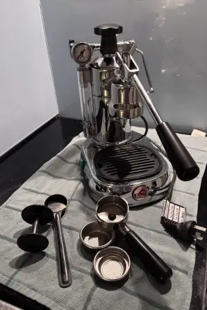 şık tasarımlı espresso makinesi