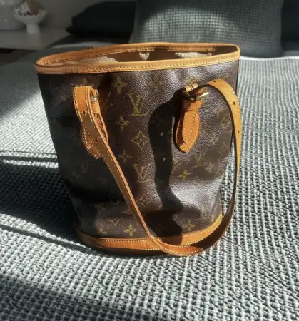 Louis vuitton desenli kadın çantası ilan görseli