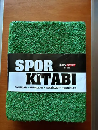 Spor ki̇tabi oyunlar kurallar takti̇kler tekni̇kler çi̇men kapak ci̇ltli̇.