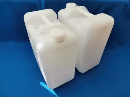 Beyaz plastik su bidonu (i̇ki adet 25 litre)