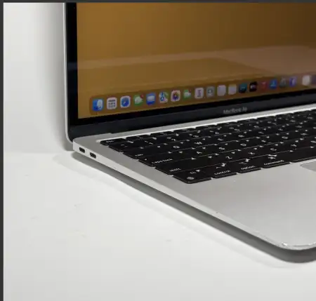 Apple macbook dizüstü bilgisayar ilan görseli
