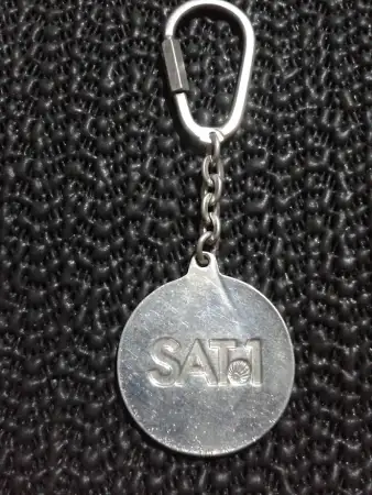 Sat-1 metal anahtarlik 1985 nadi̇r koleksi̇yonluk.