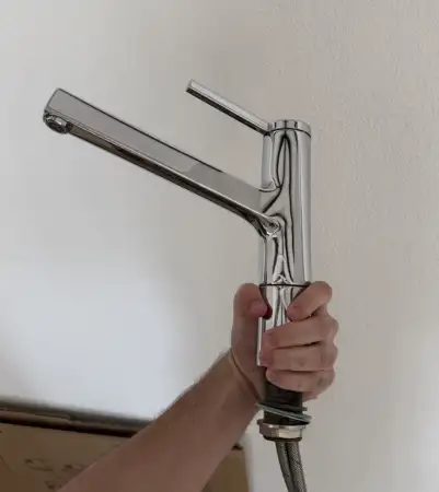 Modern tasarımlı tek kolu krom musluk