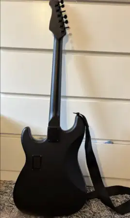 Siyah elektrik gitar ilan görseli