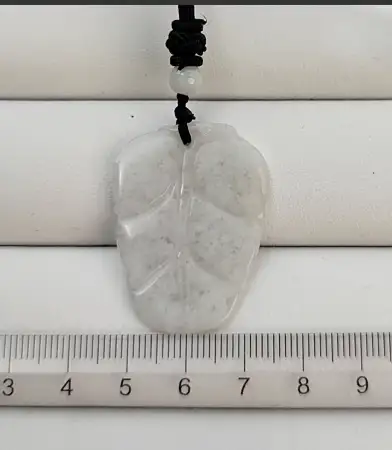 Yeşil yeşim taşı kolye ucu, doğal a kalite
