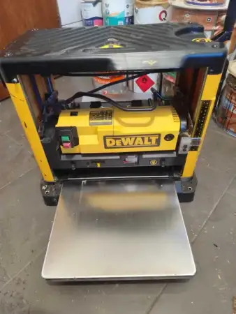Dewalt dw733 kalınlık planyası, yeni bıçaklar ücretsiz.