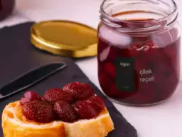 Organik ev yapımı reçeller (çilek, vişne, kayısı)