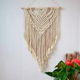 El yapımı makrome duvar süsü