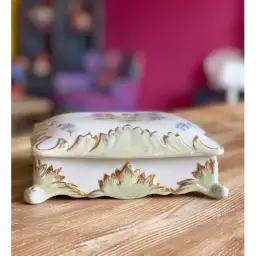 El yapımı seramik takı kutusu