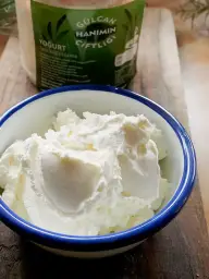 Organik süzme yoğurt